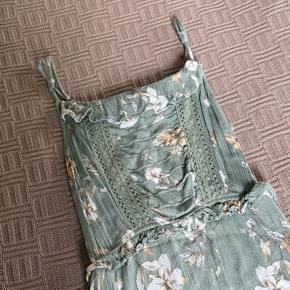 Promesa Sage Green Floral Maxi Dress with White and Yellow Flowers - Picture 5 of 10